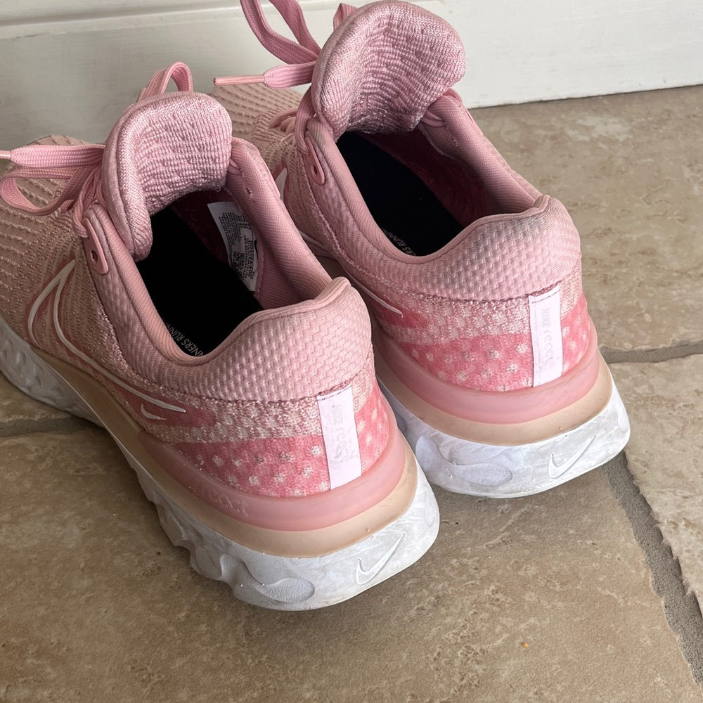 Nike Women's React Infinity Flyknit Sneakers - Picture 5 of 7